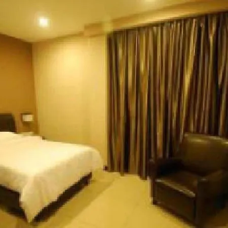 Capital O Rail Hotel Kluang Exterior photo