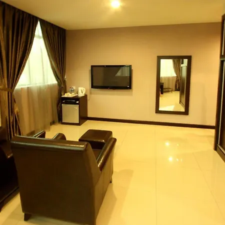 Capital O Rail Hotel Kluang Exterior photo