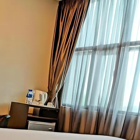 Capital O Rail Hotel Kluang Exterior photo