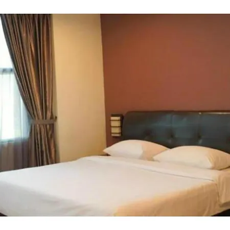Capital O Rail Hotel Kluang Exterior photo