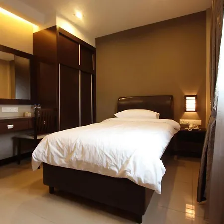 Capital O Rail Hotel Kluang Exterior photo