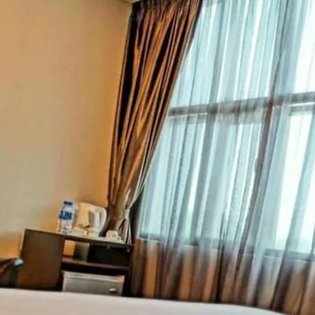 Capital O Rail Hotel Kluang Exterior photo