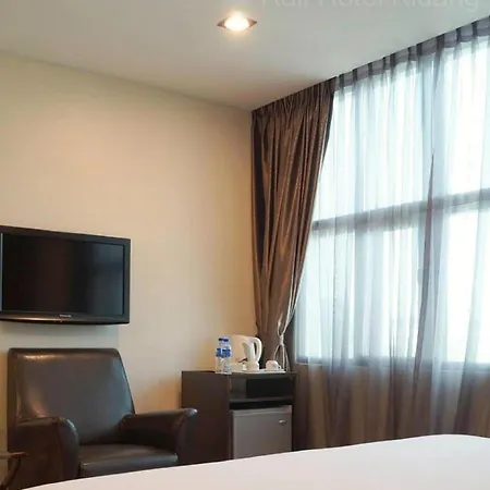 Capital O Rail Hotel Kluang Exterior photo