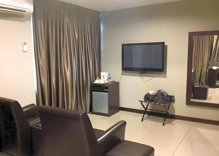 Capital O Rail Hotel